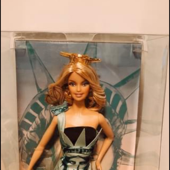 Limited edition Statue of Liberty Barbie - Picture 3 of 3